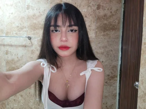 Annie is online on HollaGirl